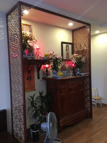 Vách Ngăn Phòng Thờ Gỗ Nhựa Vật Liệu Chống Nước