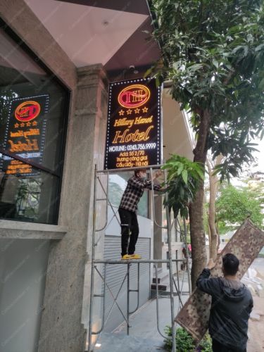 Biển led cửa hàng khách sạn giá rẻ bảo hành dài hạn