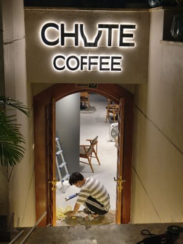 Chữ LED sáng chân quán coffee