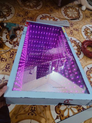 Hộp đèn led gương vô cực trang trí