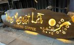 Biển quảng cáo bằng gỗ đèn led quán cafe