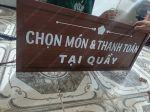 Biển gỗ treo dây thừng